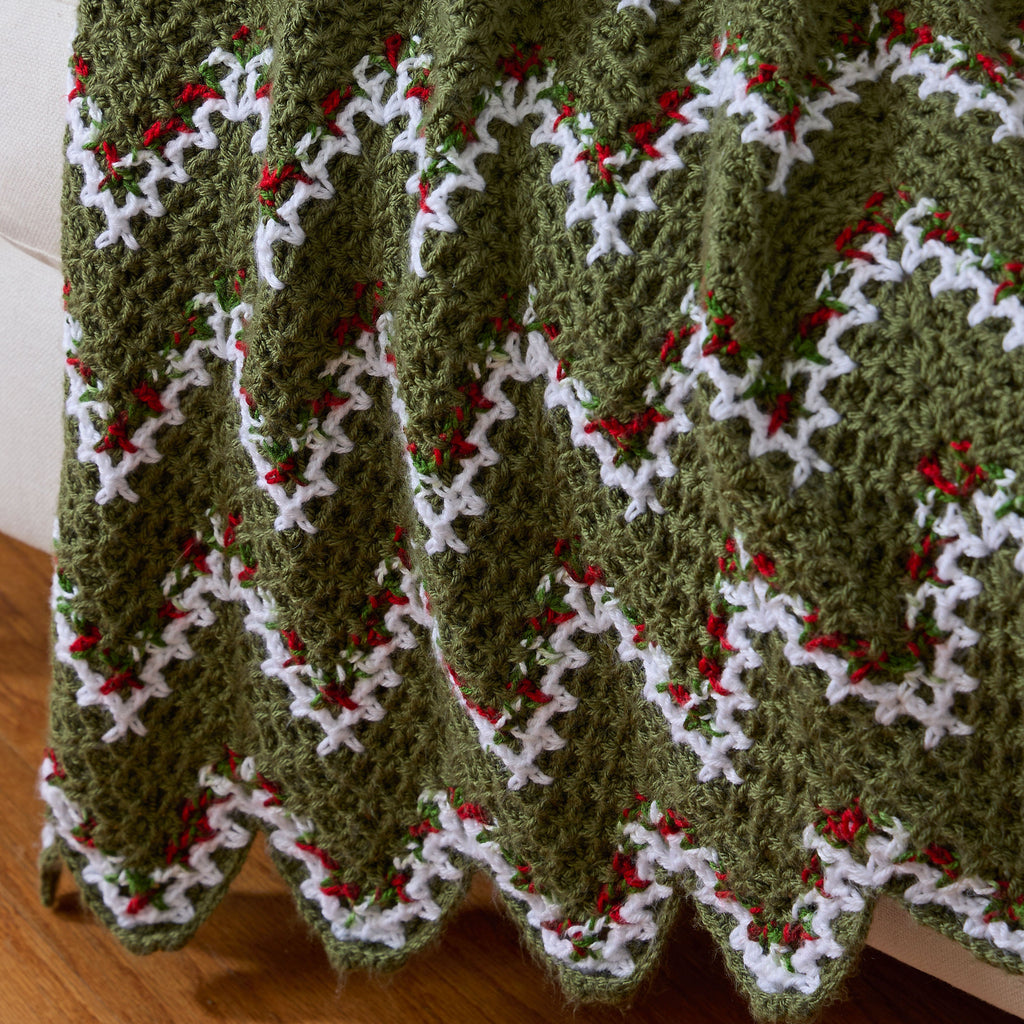 Holly Berry Ripple Throw
