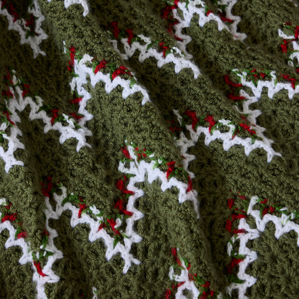 Holly Berry Ripple Throw
