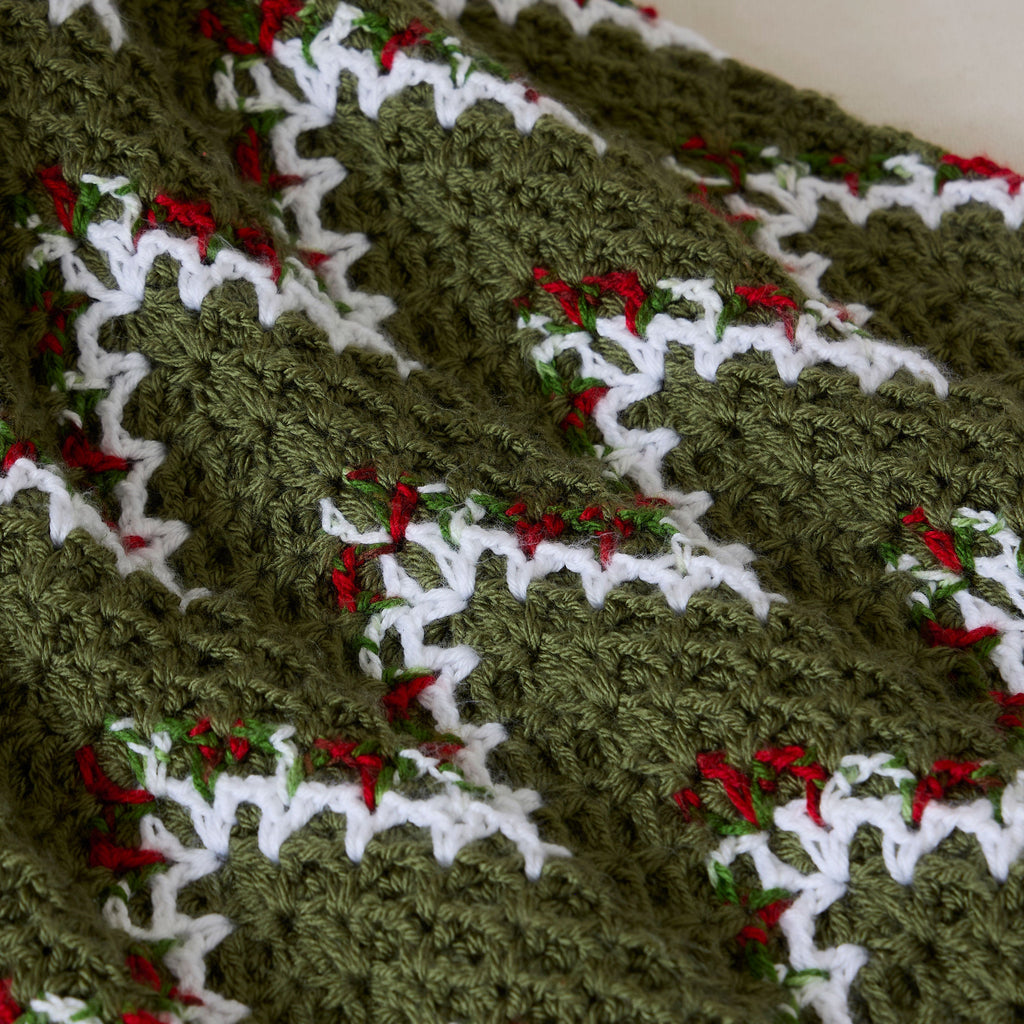 Holly Berry Ripple Throw